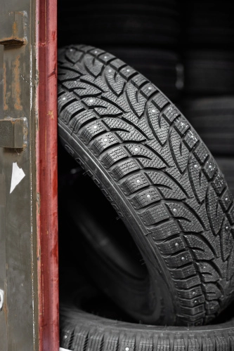 фото протектора и шины Ice Blazer WST1 Шина Sailun Ice Blazer WST1 205/65 R16C 107/105Q