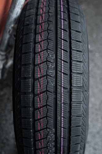 фото протектора и шины ICEPIONEER 868 Шина ZMAX ICEPIONEER 868 265/60 R18 110T
